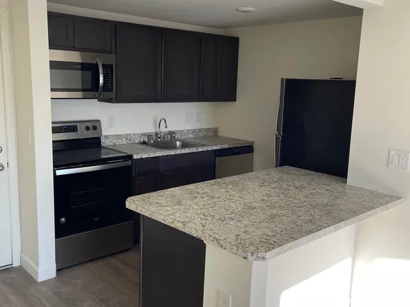 St Regis Apartments, 740 Cunningham Ave #102, Saint Charles, MO 63301