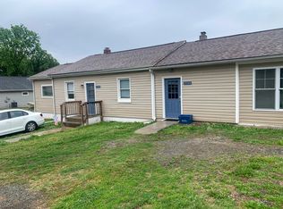 220 9th St #A, Vinton, VA 24179