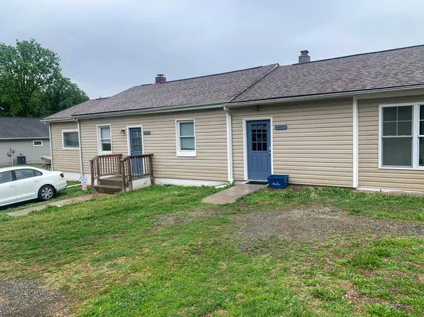 220 9th St #A, Vinton, VA 24179