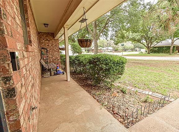 4th image of 1732 Bent Tree Dr