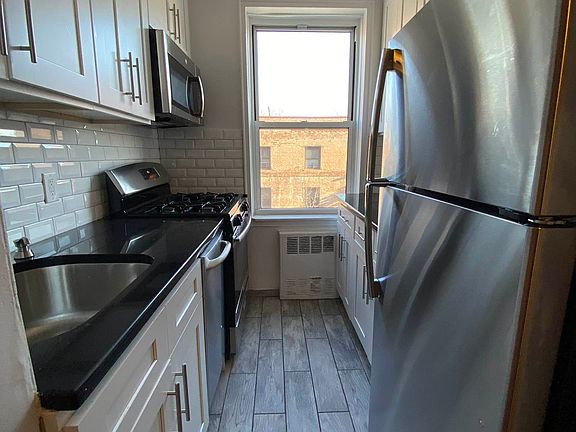 5th image of 36-25 Parsons Blvd #4E