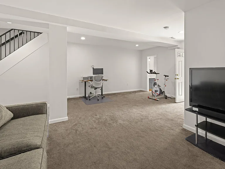 520 Jefferson St NW — Photo 54