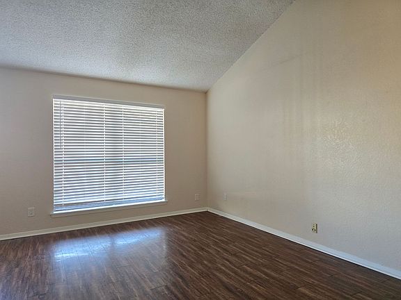 5th image of 552 Greenway Dr