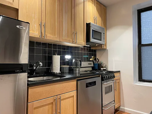 Rented by City Connections Realty | media 10