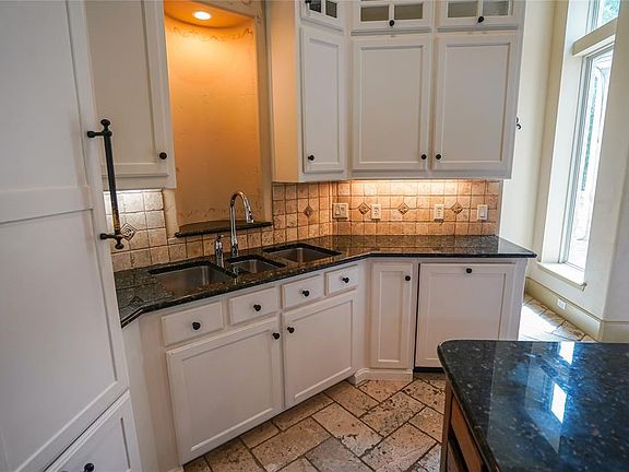 5th image of 214 City View Ct