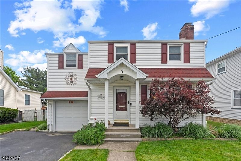 1st image of 7 Halsey Ave