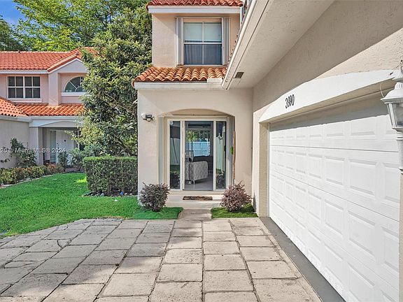 2nd image of 3990 Hyde Park Cir
