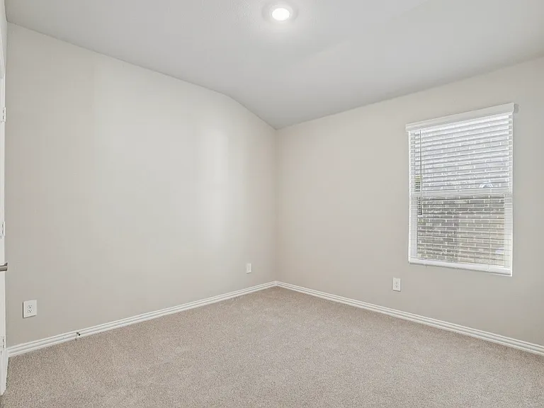 2131 Mustang Way — Photo 4
