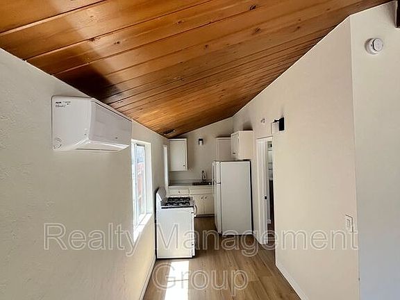 5th image of 4283 51st St