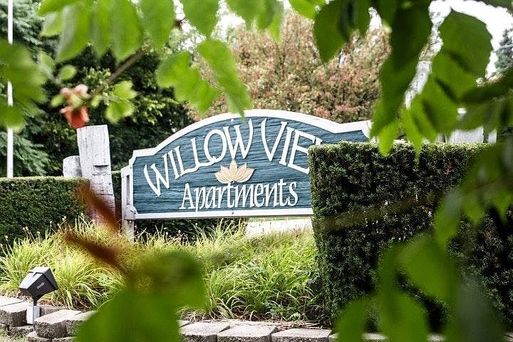 Entrance to Willow View Apts.