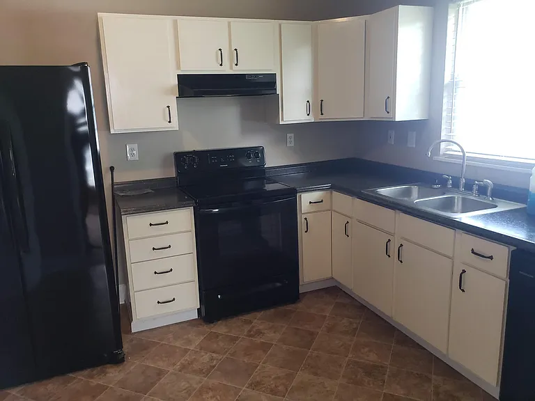 223 Richardson Ave — Photo 15