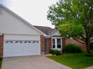 3193 Country Bluff Dr, Saint Charles, MO 63301