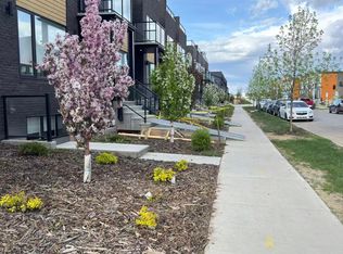 7814 Yorke Rd NW, Edmonton, AB T5G2R6