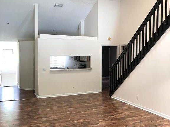 4th image of 209 Harbour Pointe Way