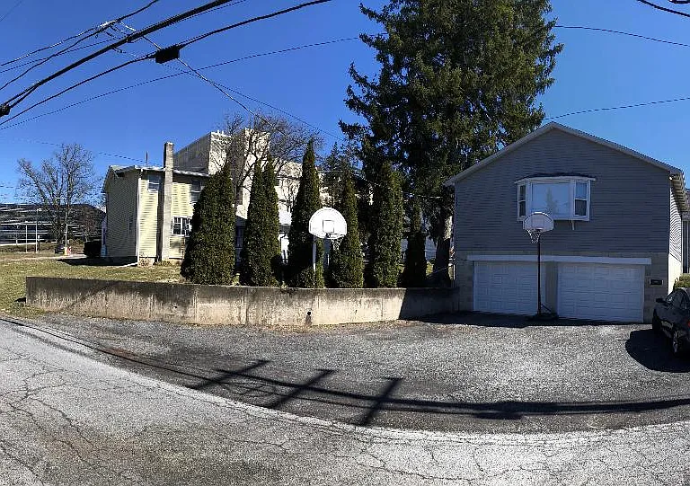 978 Line St — Photo 2