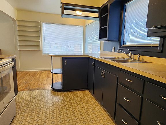 3rd image of 912 N 17th Ave #11202386