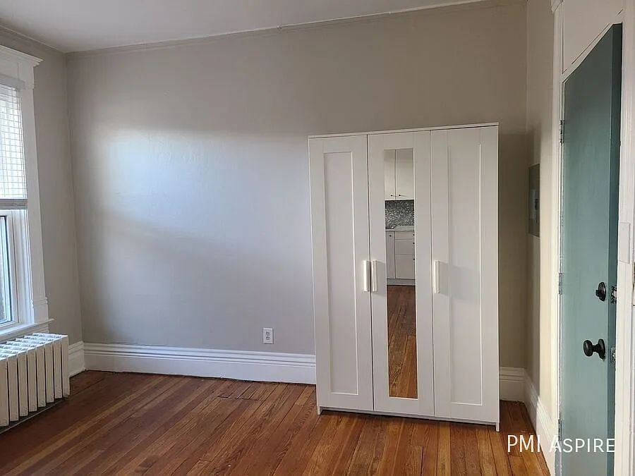 Fantastic 1 Bed, 1 Bath Apartment in Bird's Boardinghouse from the 1880's! — Photo 4
