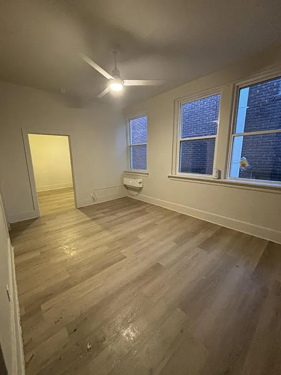 Building Photo - 404 E Bond St #5