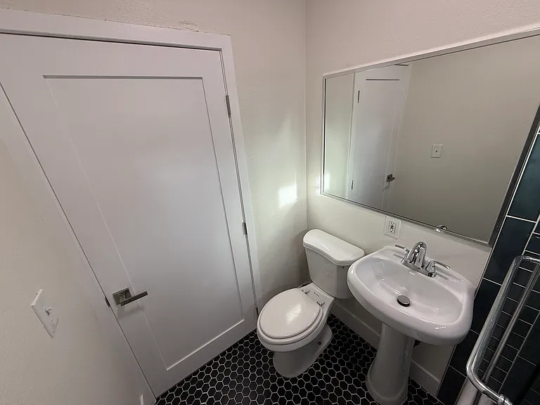 1119 N Coronado St #210 — Photo 9