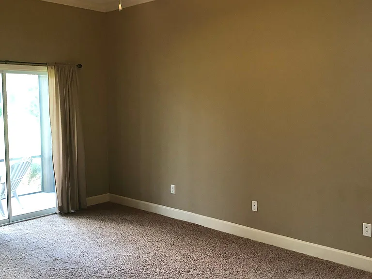220 Edgewater Dr — Photo 17