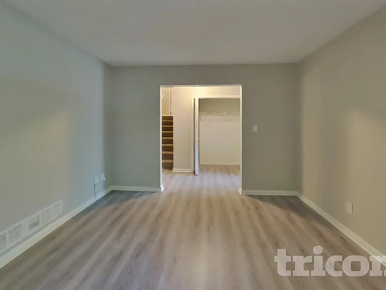 2270 Emerald Castle Dr — Photo 2