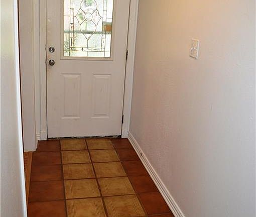 4th image of 204 Valk St
