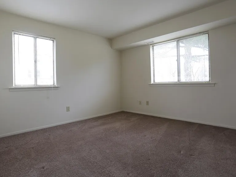 200 Riverside Dr — Photo 9