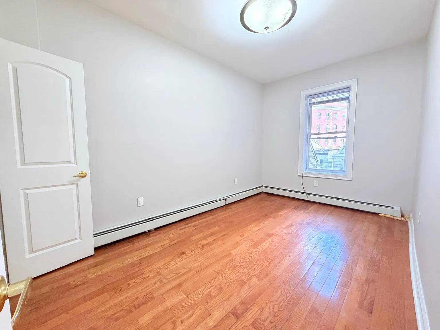 6 Tonnelle Ave — Photo 4