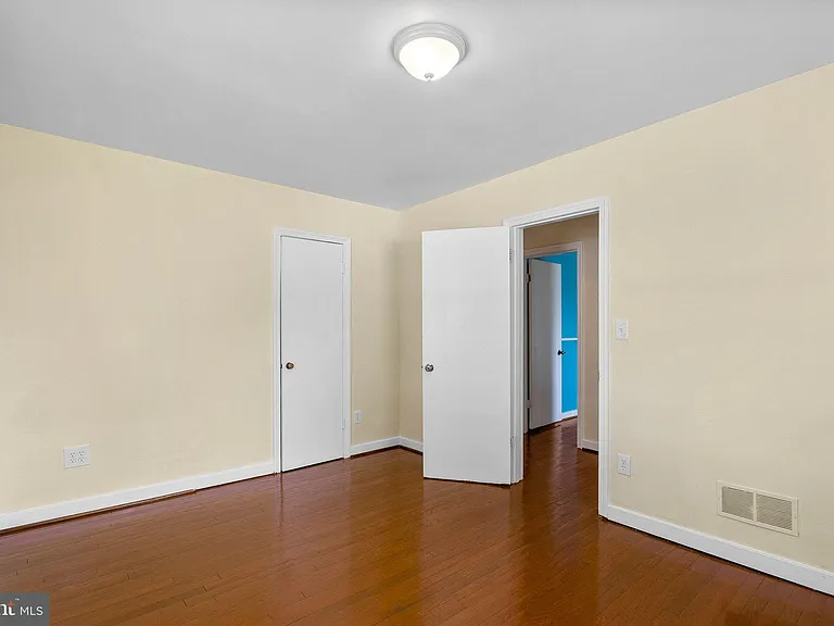10112 Sutherland Rd — Photo 14
