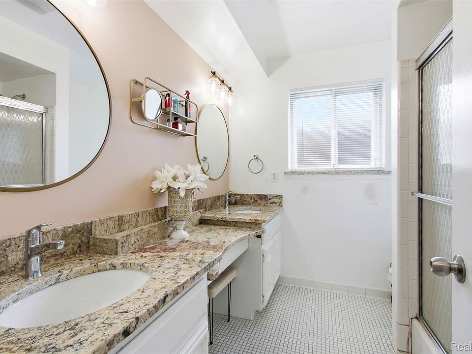 37596 Adrian Dr, photo 9