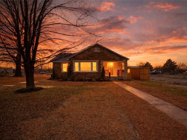 500 N West End St, Springdale, AR 72764