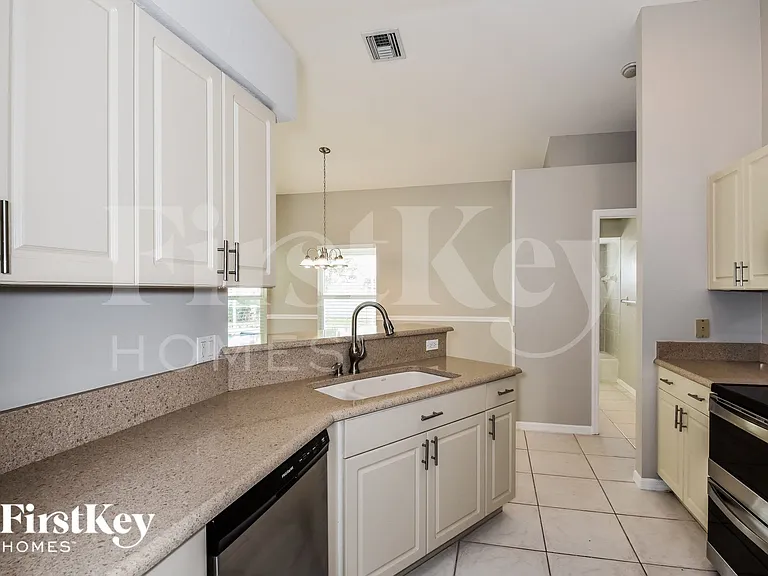 1017 SE 5th Ave — Photo 7