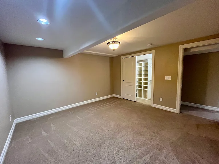 10046 Gwendelyn Ln — Photo 13