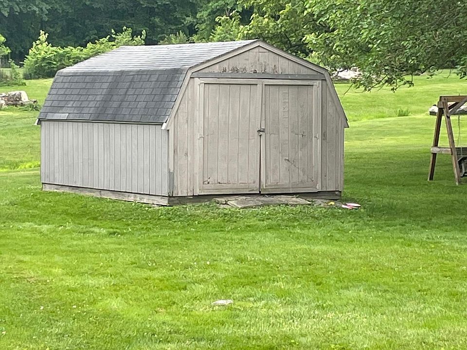 2nd image of 256 Hyland Ln