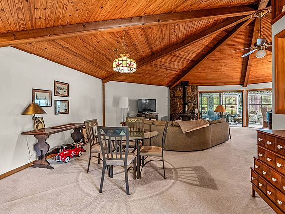 5th image of 330 Castle Ridge Hts