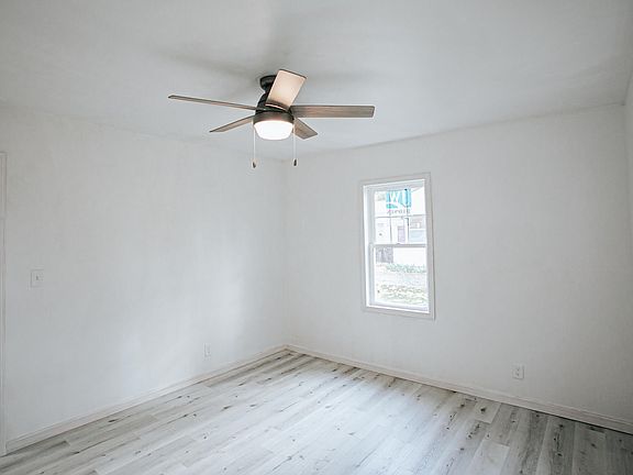 4th image of 411 E Broadwell St