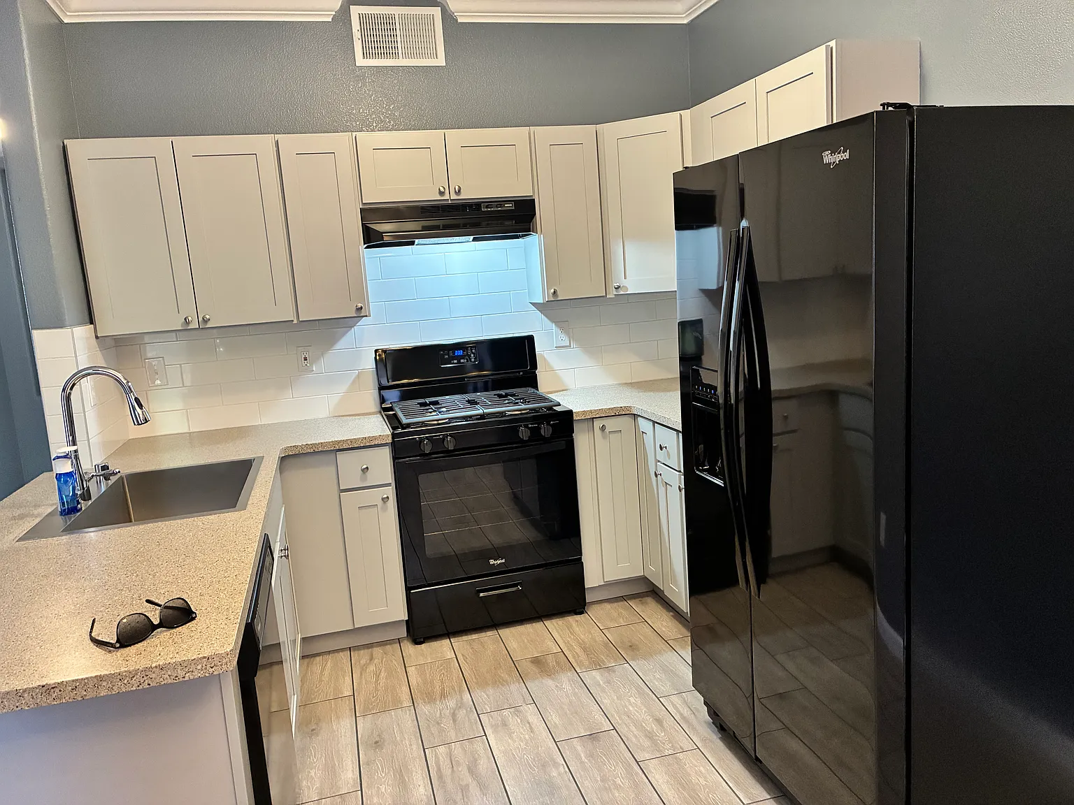 2 bed, 1049 sqft, $1,350 — Photo 2