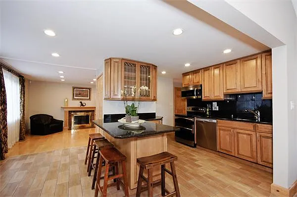 22 Westlund Rd — Photo 6