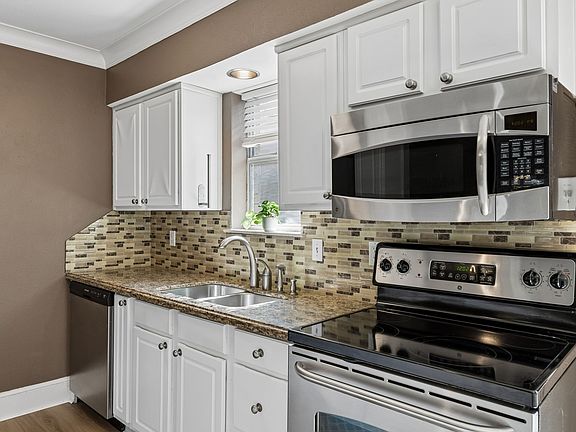 4th image of 7730 Meadow Rd APT 205