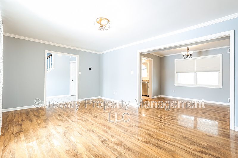32 Oakwood Pl, Logan Township, NJ 08085 | Zillow