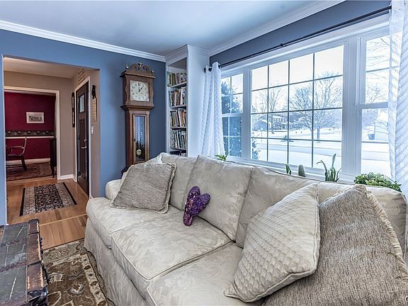 3rd image of 4886 Hyde Rd