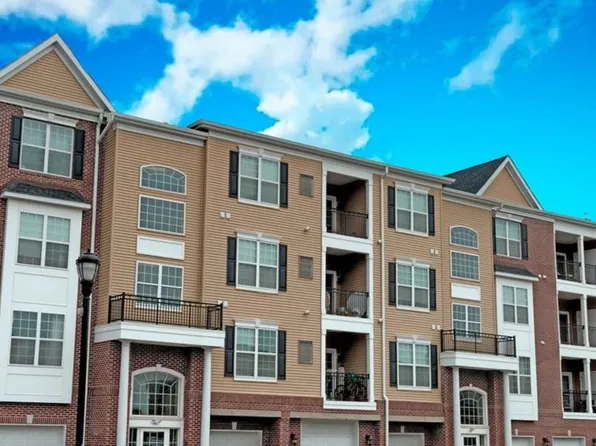 626 Doral Ct, Piscataway, NJ 08854