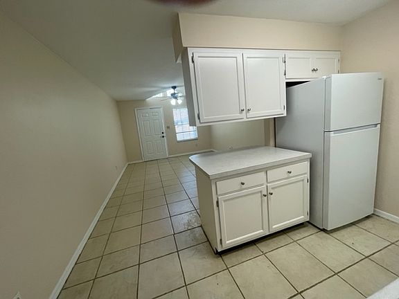 5th image of 28 N Whitney St #11347489