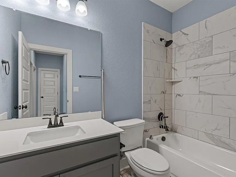 920 Hornsby Holw — Photo 28