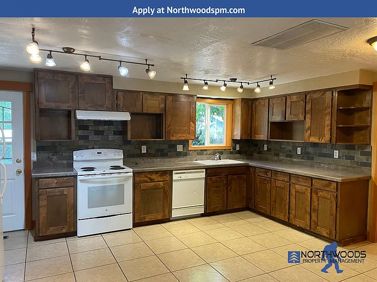 2213 Greenbrook Dr — Photo 7