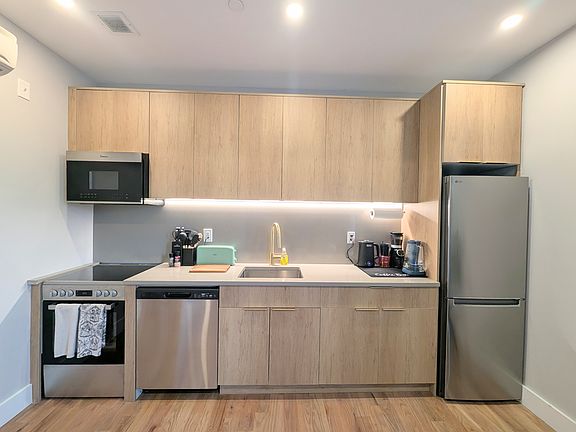 2nd image of 31-61 Vernon Blvd #7A