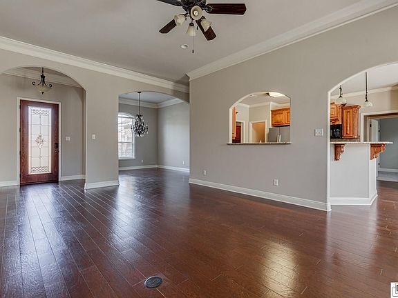 2nd image of 215 Nottaway Dr