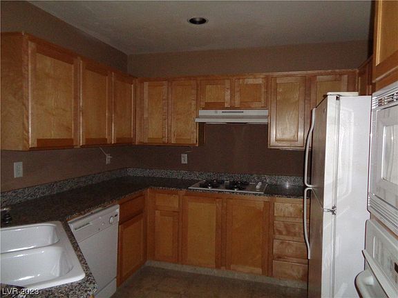 4th image of 79 Agate Ave #201