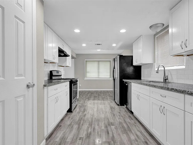 2055 Little Cedar Dr — Photo 12