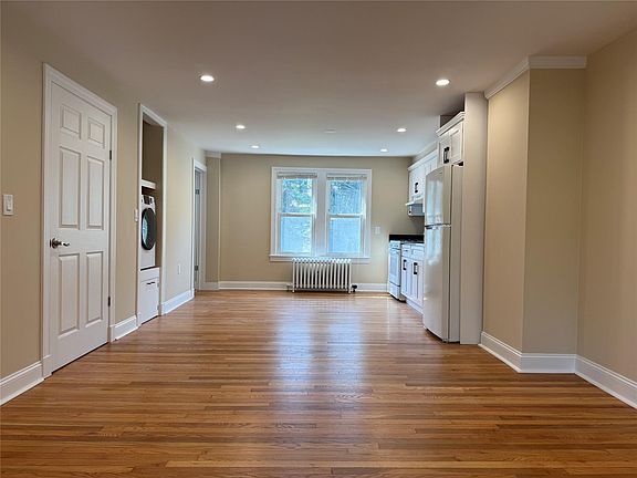 2nd image of 128 Rockland Ave Floor 1
